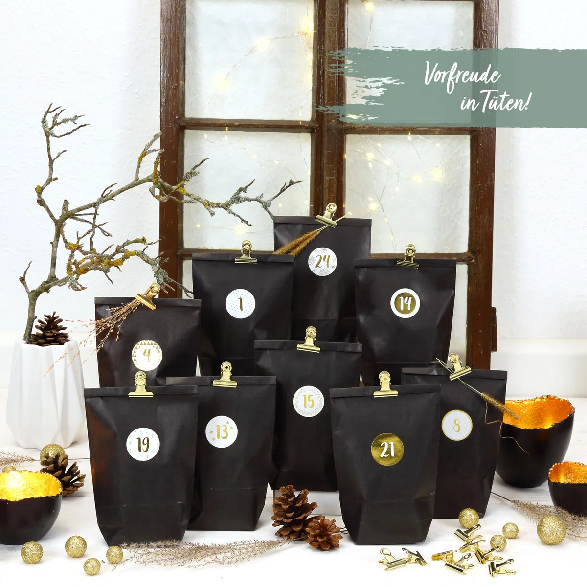Papierdrachen Adventskalender 2025 zum Befüllen - 24 schwarze Geschenktüten mit Zahlenaufklebern & Metall-Klammern - DIY - zum Basteln - Weihnachten