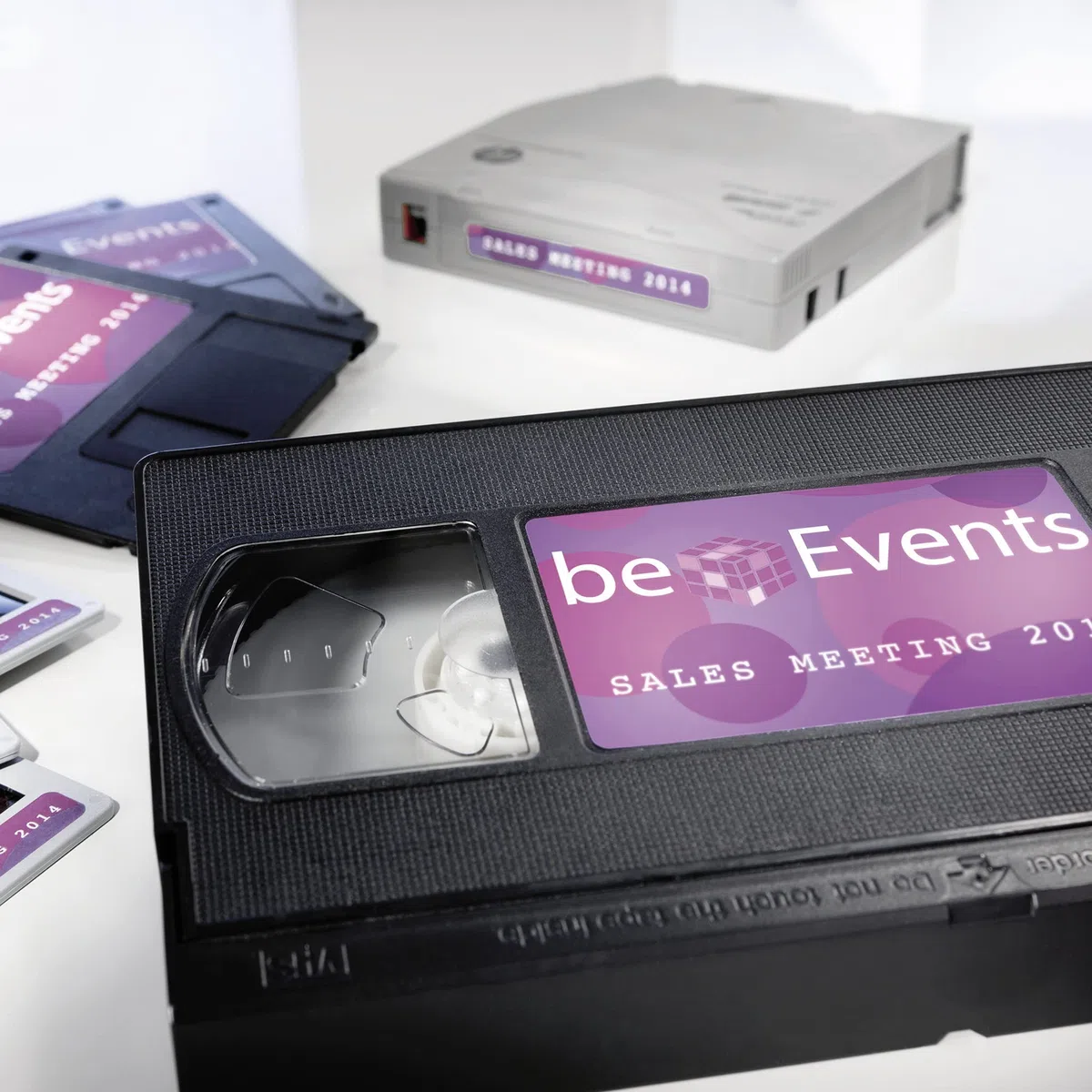 AVERY Zweckform L6022REV-25 Etiketten für Data Cartridges (2.400 Aufkleber, 63,5x8,5 mm auf A4, bedruckbar, selbstklebend, wiederablösbar, für Data Cartridges, HI8 und Travan) 25 Blatt, weiß