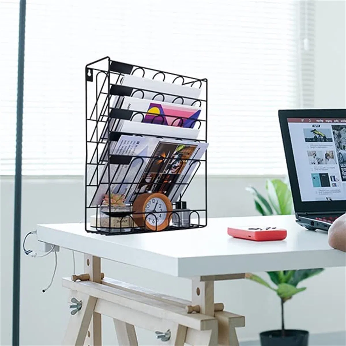 Mesh Wandliteraturhalter， An der Wand montierter Aktenhalter aus Metall mit 6 Fächern, Zeitschriftenpostständer, verwendet for die Aufbewahrung von Dokumenten und Schreibwaren im Home-Office-Schreibti