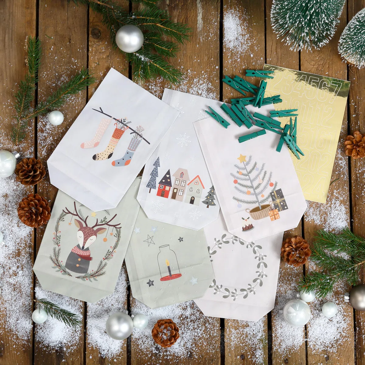 Papierdrachen Adventskalender 2025 zum Befüllen - 24 pastellfarbene Geschenktüten mit Zahlenaufklebern - Motiv Hygge - DIY - zum Basteln - Weihnachten