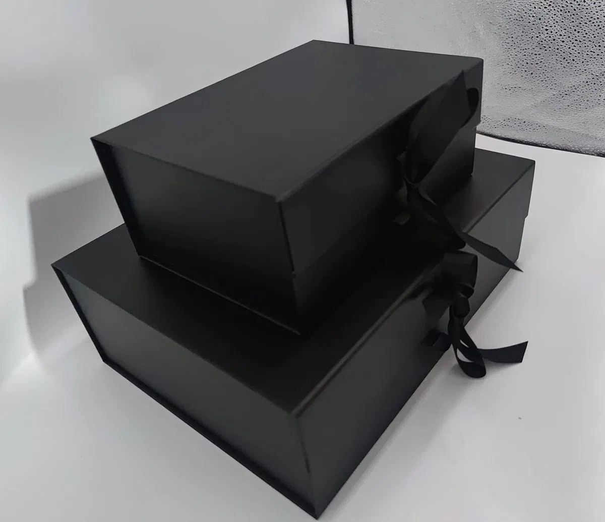 Schwarz Geschenkbox 33x26x11cm, Geschenkkarton mit Magnetisch Deckel und Schleife für Hochzeiten, Weihnachten, Geburtstage, Jubiläen Geschenkverpackung Box