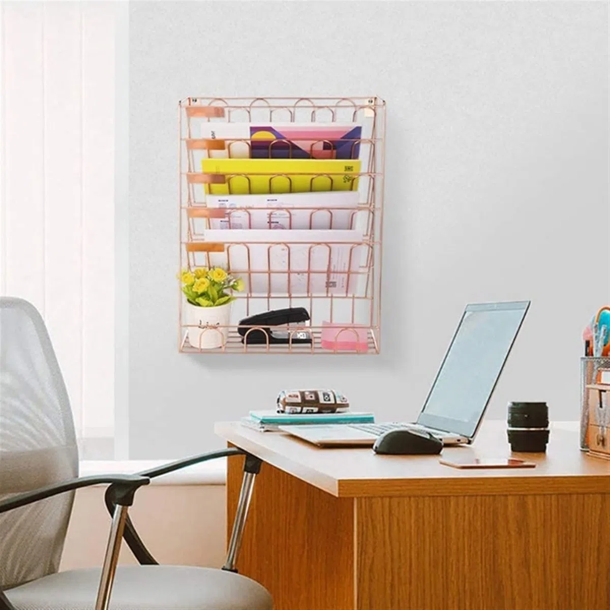 Mesh Wandliteraturhalter， An der Wand montierter Aktenhalter aus Metall mit 6 Fächern, Zeitschriftenpostständer, verwendet for die Aufbewahrung von Dokumenten und Schreibwaren im Home-Office-Schreibti