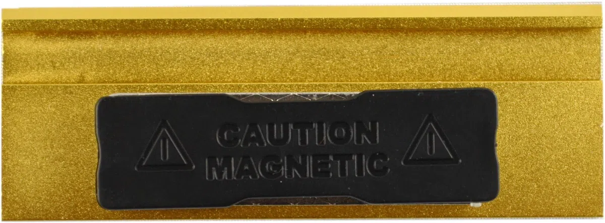 Aluminium Namensschilder goldfarbig aus Metall 70x25 mm mit Magnet und Nadel/Clipkombination individuellem Logodruck Farbdruck für die Kleidung Papiereinschub (100)