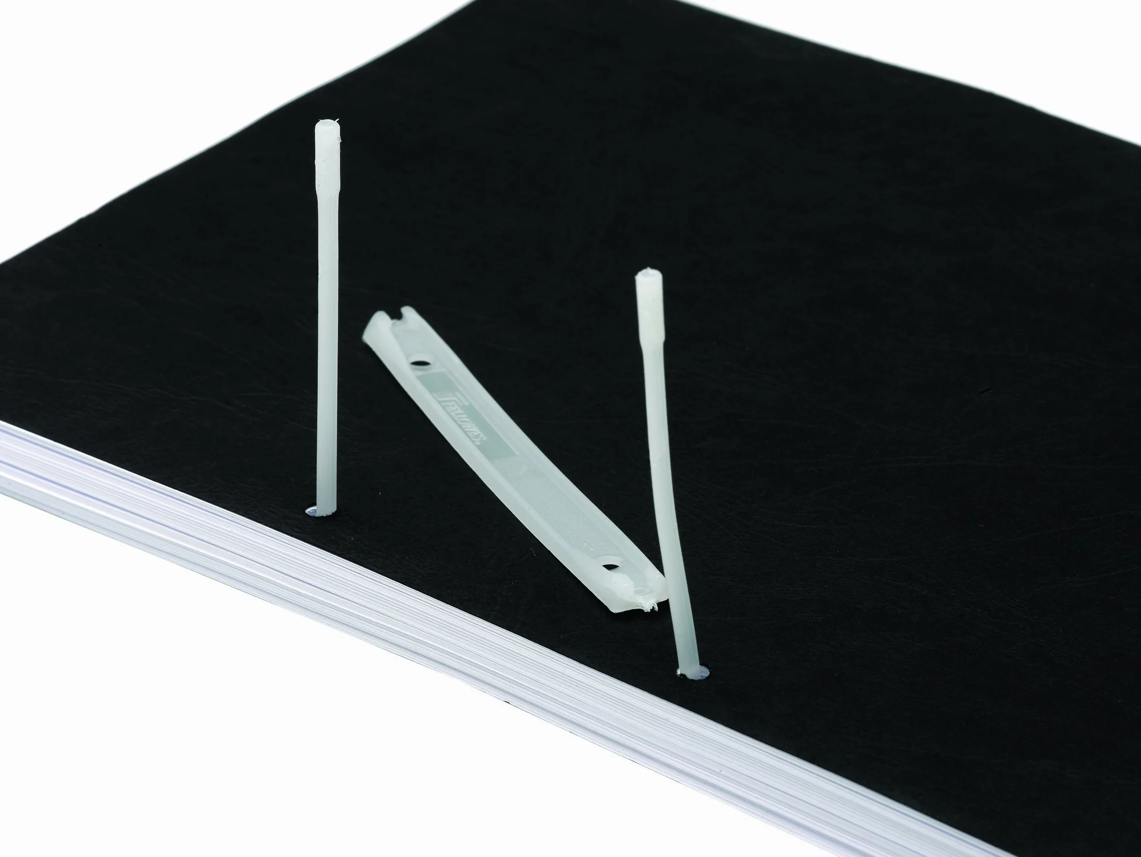 Bankers Box Abheftbügel ProClip, Archivclip mit 100 mm Armlänge und Deckleiste, inklusive Umfüller, aus 100% recyceltem Plastik, Farbe: weiß, Packung mit 100 Stück