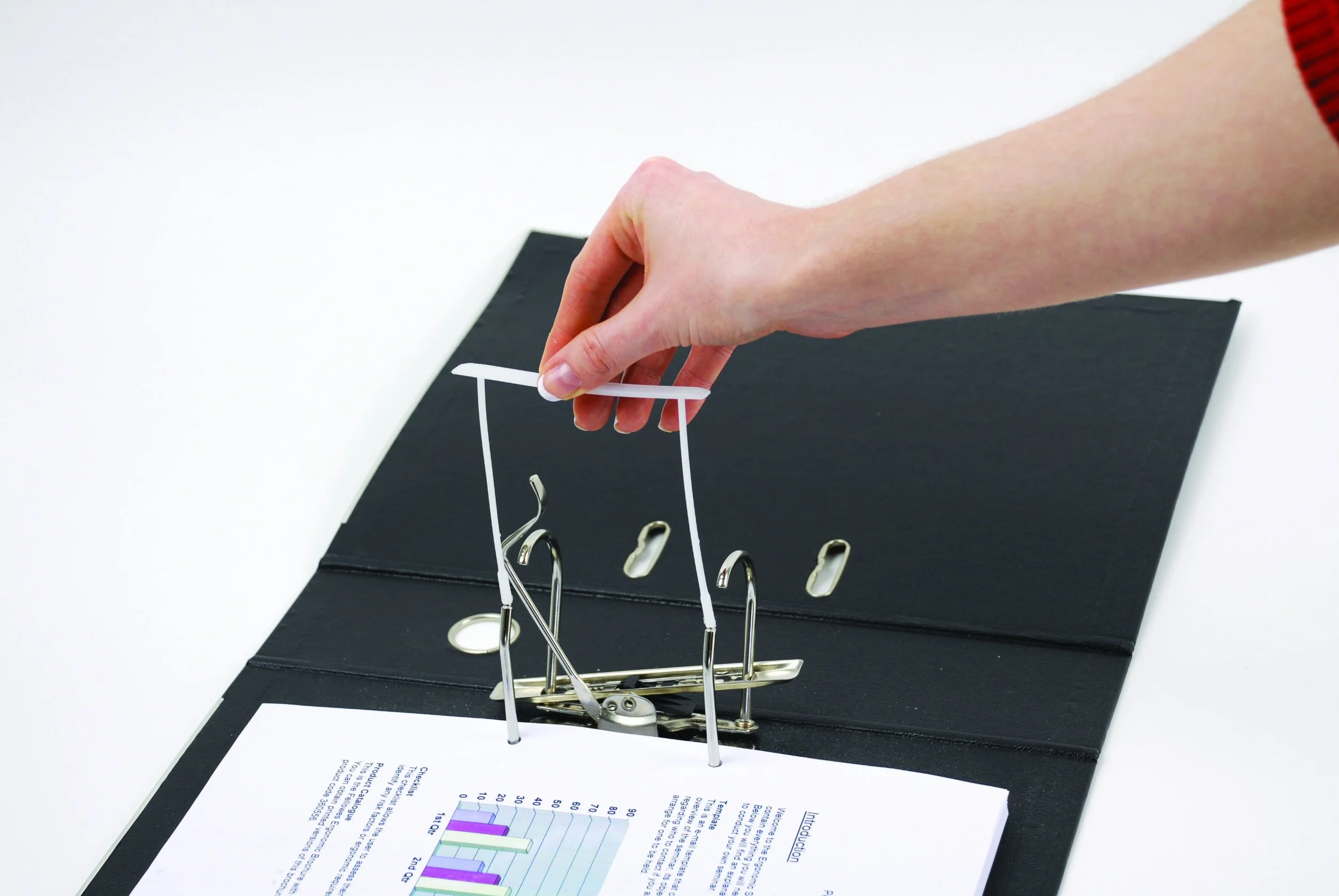 Bankers Box Abheftbügel ProClip, Archivclip mit 100 mm Armlänge und Deckleiste, inklusive Umfüller, aus 100% recyceltem Plastik, Farbe: weiß, Packung mit 100 Stück