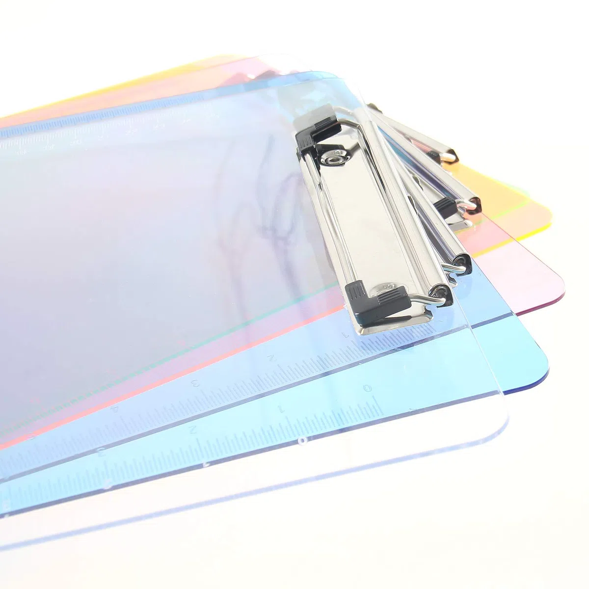 6er Klemmbrett A4 mit gummierter Metalklemme, Schreibbrett DIN A4 mit Aufhängeose, Pad Halter Clipboard - Transparent Kunststoff - Schreibblock Set mit 6 Farben - TKD8000