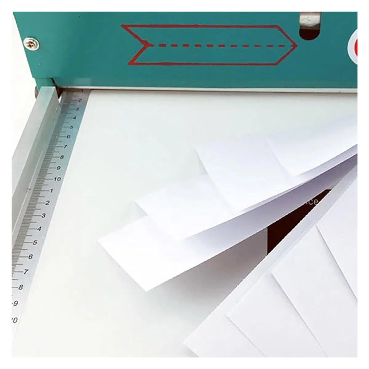 Manuelle Papierfalzmaschine, 480 mm, mit Positionierungslineal, hochfester Falzfalter, 0,8 mm Einkerbungstiefe für Büro und Zuhause