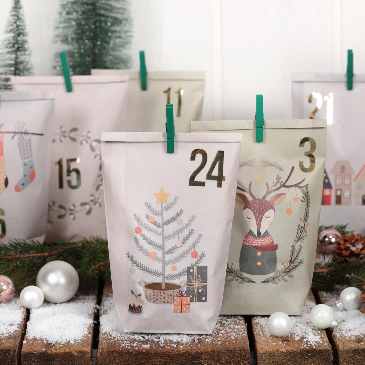 Papierdrachen Adventskalender 2025 zum Befüllen - 24 pastellfarbene Geschenktüten mit Zahlenaufklebern - Motiv Hygge - DIY - zum Basteln - Weihnachten